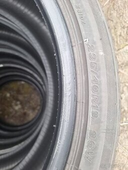 235/40/19 letní pneu