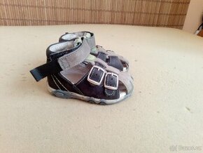 kvalitní dětské kožené sandálky Sázavan-velikost 19