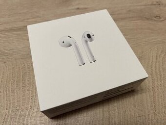 Apple AirPods 2. generace s bezdrátovým nabíjecím pouzdrem