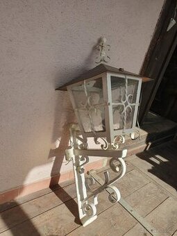 Venkovni kovová nástěnná lampa