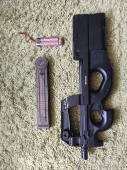 Prodám airsoftovou zbraň FN P90