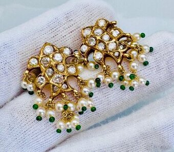 18K ZLATÉ NÁUŠNICE S PERLIČKAMI A PŘÍRODNÍ DIAMANTY 2,4 CT.