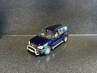 Mercedes Benz ML W163 1:18