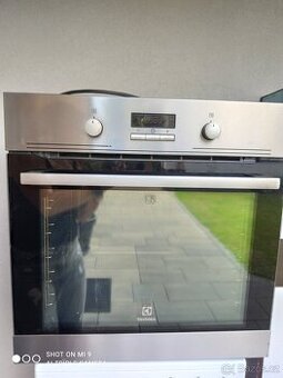 Vestavna trouba Electrolux
