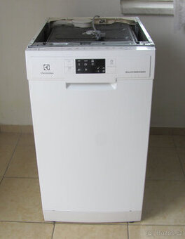 ÚZKÁ MYČKA NÁDOBÍ ELECTROLUX - 45cm - A++