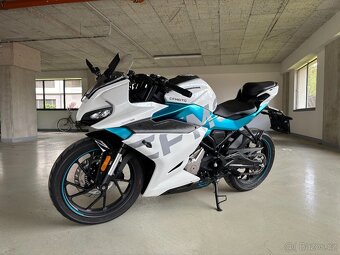 CFMOTO 300SR Nebula White