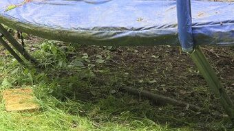 Poškozená Trampolina větrem