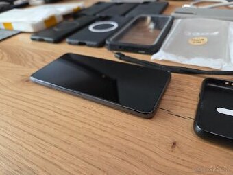 Samsung S21 128GB + příslušenství
