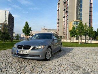 BMW E90 325i