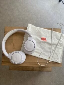 Sluchatka JBL Tune 770NC
