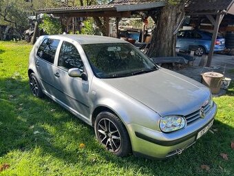 Volkswagen Golf IV 1.6 77kW rv.2004 na díly/opravu