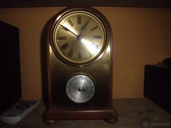 Hodiny s barometrem
