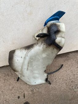 Nádobka ostřikovačů - Passat B5