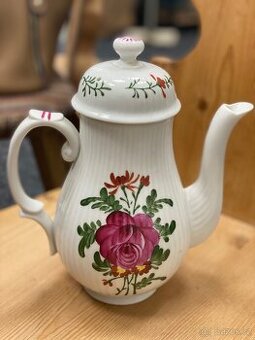 Konvička na kávu nebo čaj květinový motiv.