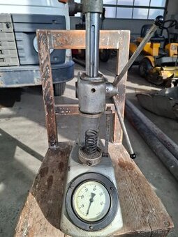 Zkoušečka,tester pružin