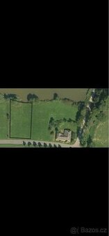 Prodej pozemku 1863 m2 s přímým vstupem k vodě.