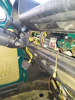 Prodám na vw brouk 1303S drobnosti