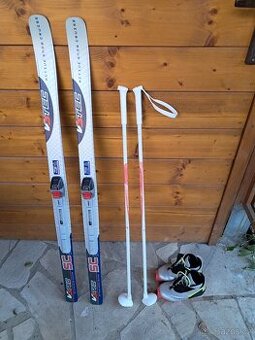 Běžky 110 cm, boty Fischer 19 cm, hůlky 90 cm