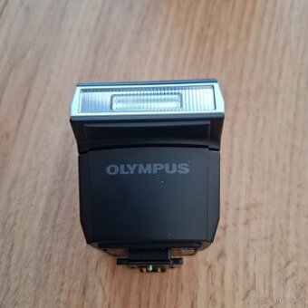 Blesk Olympus FL-LM3 jako nový