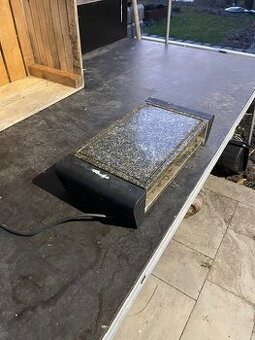 Prodám elektrický gril s žulovou deskou