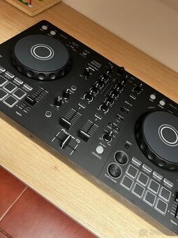 Pioneer DDJ-FLX4 – Perfektní stav, málo používaný