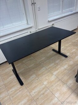 Pracovní stůl