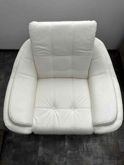 Koženkové křeslo zánovní