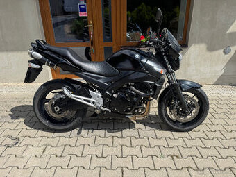 Suzuki GSR 600