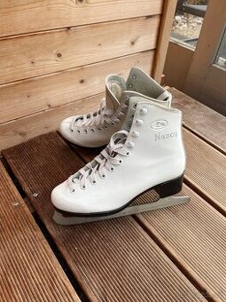 Dívčí brusle na led vel.37