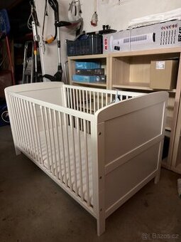 Prodám dětskou postýlku v bílém provedení