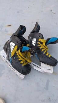 Hokejové brusle TRUE TF9 JR- velikost 2,5