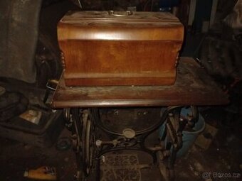 Starý šicí stroje