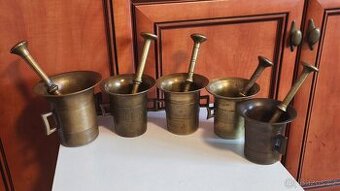 Staré mosazné hmoždíře.