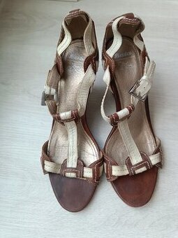 Kožené letní boty na klínku Baťa, vel. 39