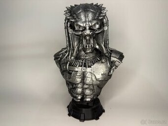 Predátor busta 22 cm