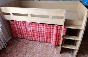 Dětská vyvýšná postel