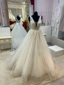 Balík svatebních šatů - 15 ks
