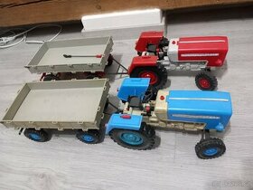 Stará hračka traktor Piko.