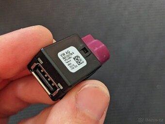 USB port 5Q0035726G