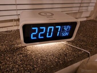 Hodiny WILIT A11C s bezdrátovou nabíječkou a lampičkou