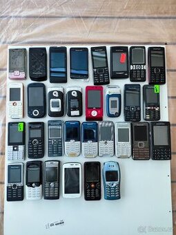 Prodám sadu mobilů Sony Ericsson