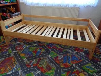 Dětská postel z masivu borovice s roštem