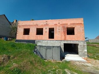 Prodej rodinného domu 195 m2, pozemek 945 m2