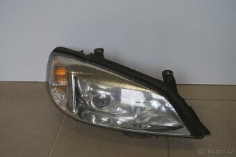 Přední xenon světla Opel Astra