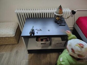 Postel + konferenční stolek