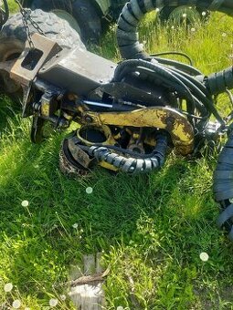 Prodám harvestorovou hlavici H762.i díly.pneu 700-50-26,5