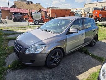 Prodám bouranou Kia Ceed 1.6 90kw r.v. 2007 - 1