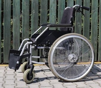 052-Mechanický invalidní vozík Meyra.