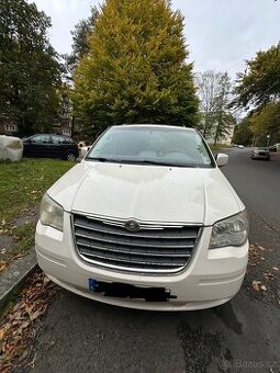 Chrysler Town & Country Touring – prostorný americký minivan
