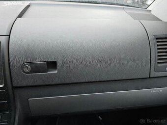 Kastlík spolujezdce VW Multivan T5 T5.1